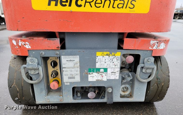 image for item JY9970 2016 Skyjack SJ12 vertical lift