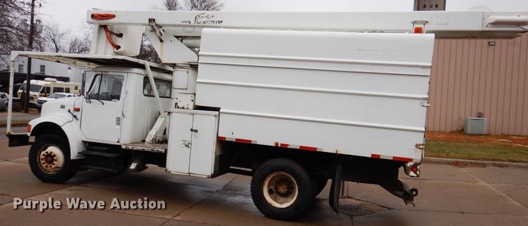 image for item KW9563 2000 International 4700  forestry bucket truck