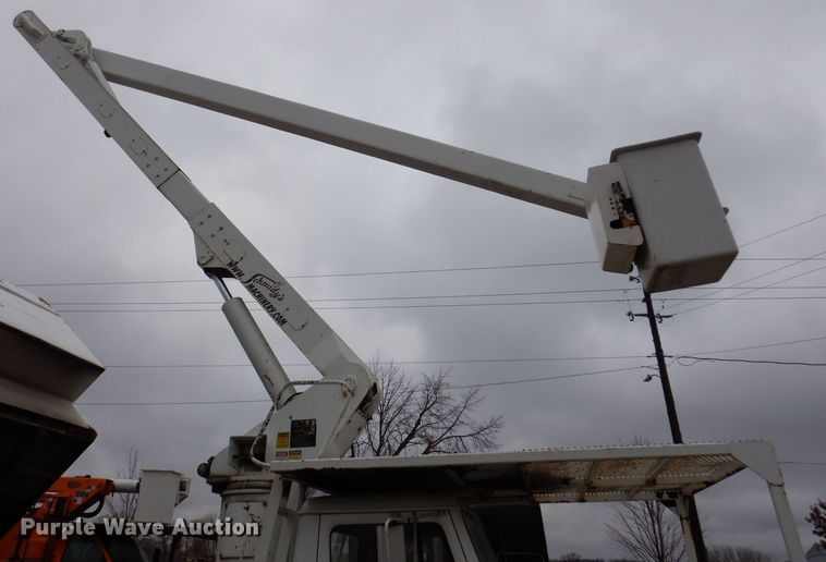 image for item KW9563 2000 International 4700  forestry bucket truck