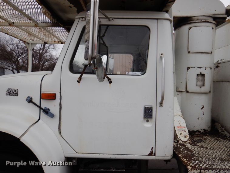 image for item KW9563 2000 International 4700  forestry bucket truck