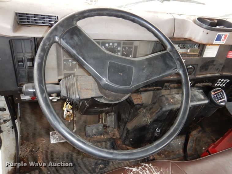 image for item KW9563 2000 International 4700  forestry bucket truck