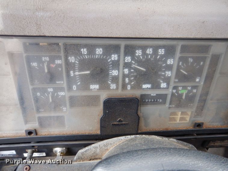 image for item KW9563 2000 International 4700  forestry bucket truck