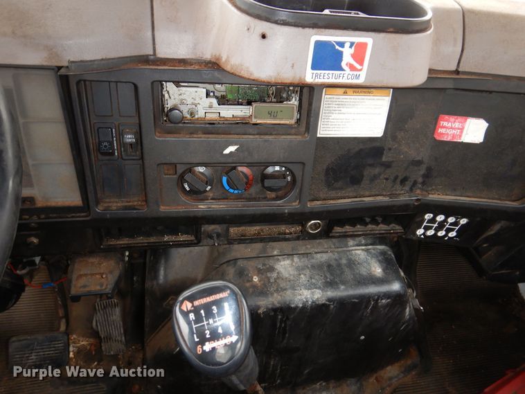 image for item KW9563 2000 International 4700  forestry bucket truck