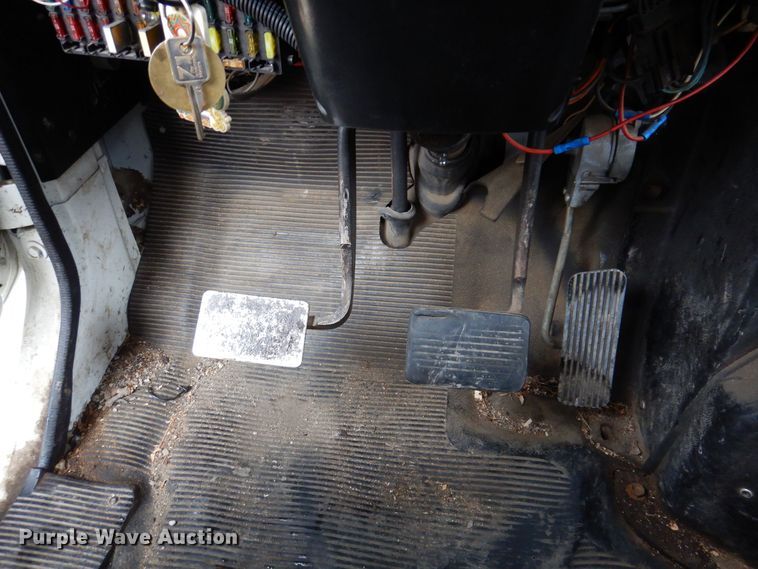 image for item KW9563 2000 International 4700  forestry bucket truck