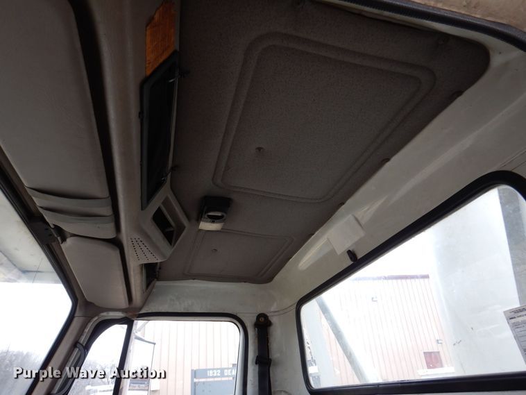 image for item KW9563 2000 International 4700  forestry bucket truck