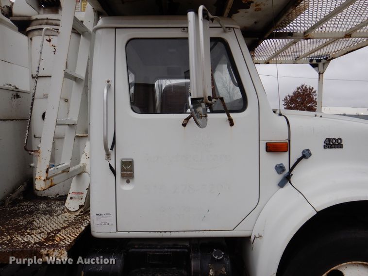 image for item KW9563 2000 International 4700  forestry bucket truck