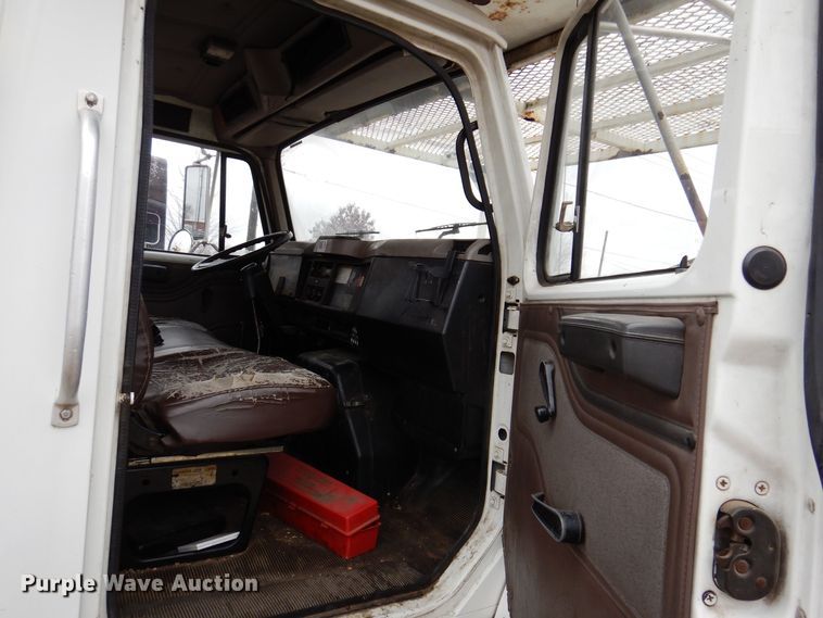 image for item KW9563 2000 International 4700  forestry bucket truck