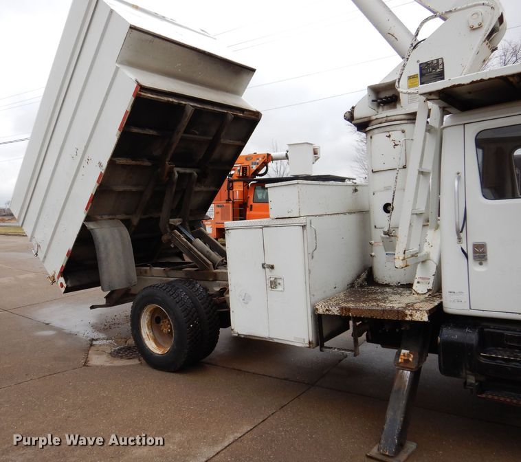 image for item KW9563 2000 International 4700  forestry bucket truck