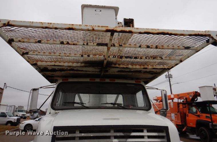 image for item KW9563 2000 International 4700  forestry bucket truck