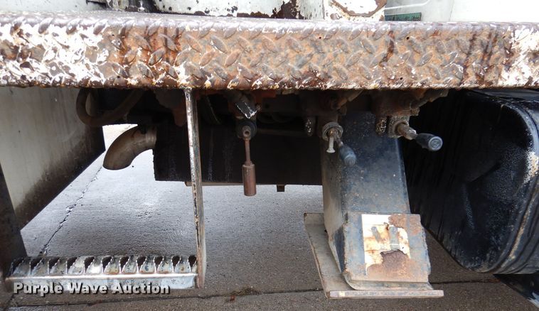 image for item KW9563 2000 International 4700  forestry bucket truck