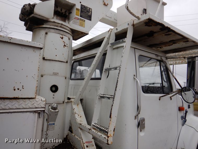 image for item KW9563 2000 International 4700  forestry bucket truck