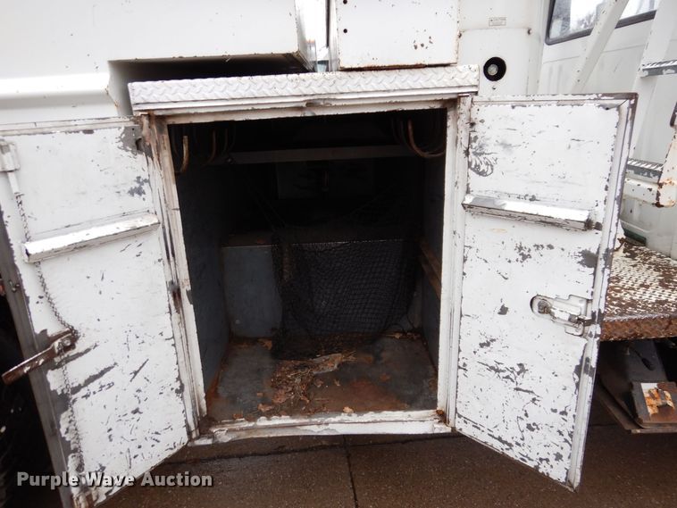 image for item KW9563 2000 International 4700  forestry bucket truck