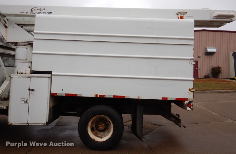 image for item KW9563 2000 International 4700  forestry bucket truck