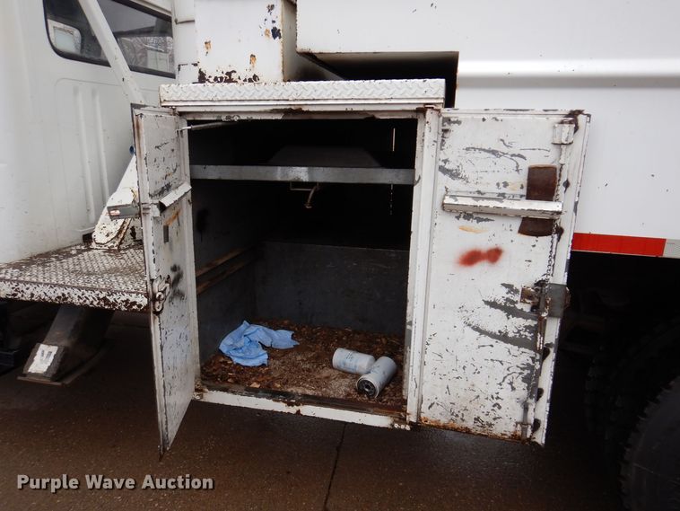 image for item KW9563 2000 International 4700  forestry bucket truck