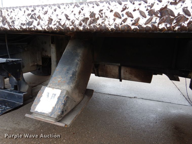 image for item KW9563 2000 International 4700  forestry bucket truck