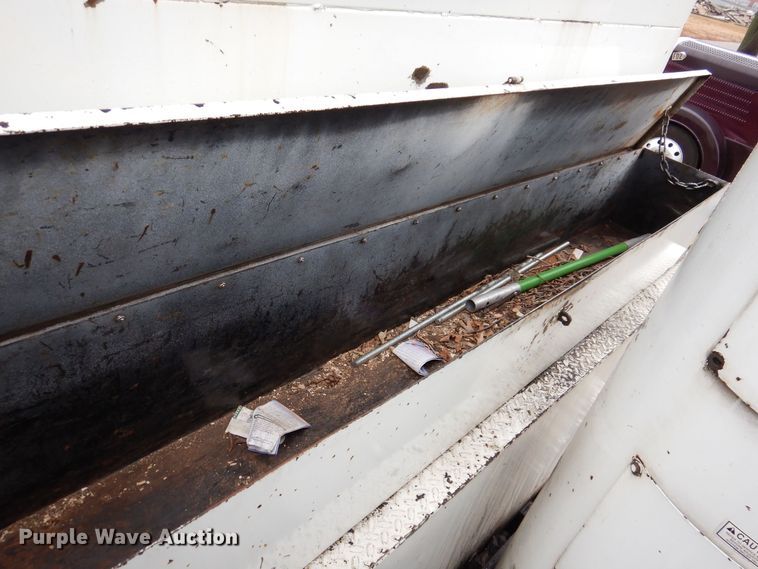 image for item KW9563 2000 International 4700  forestry bucket truck