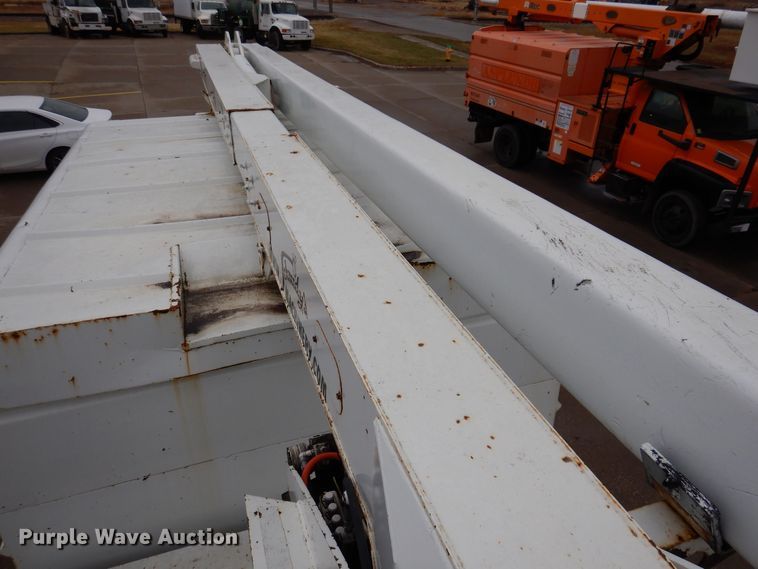 image for item KW9563 2000 International 4700  forestry bucket truck