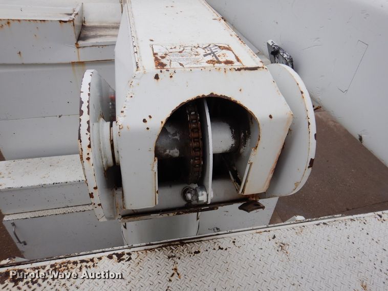 image for item KW9563 2000 International 4700  forestry bucket truck