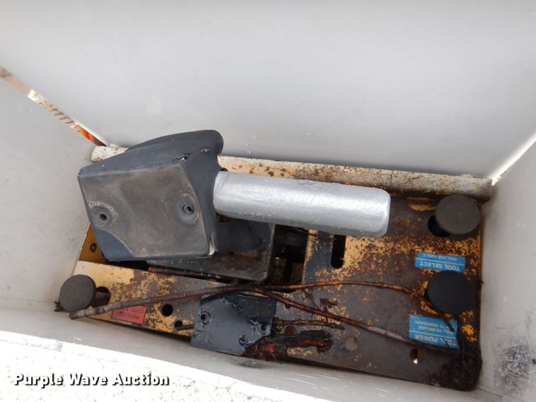 image for item KW9563 2000 International 4700  forestry bucket truck