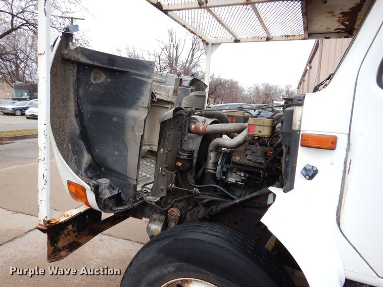 image for item KW9563 2000 International 4700  forestry bucket truck