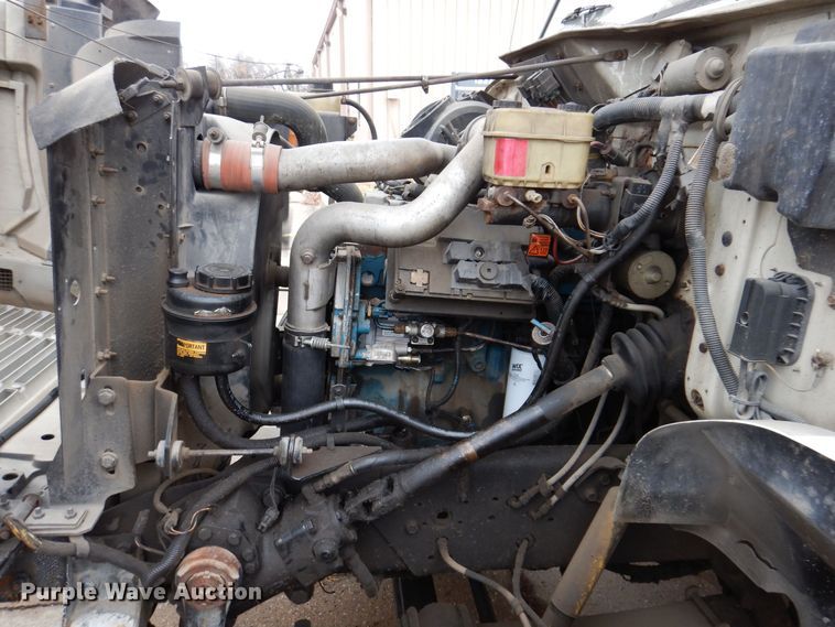 image for item KW9563 2000 International 4700  forestry bucket truck