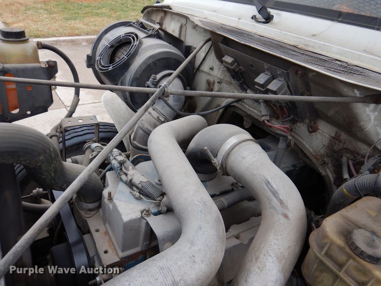 image for item KW9563 2000 International 4700  forestry bucket truck