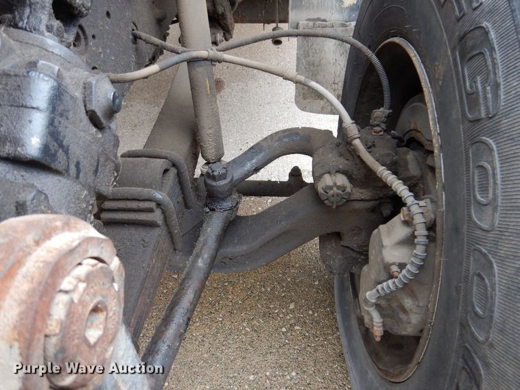 image for item KW9563 2000 International 4700  forestry bucket truck