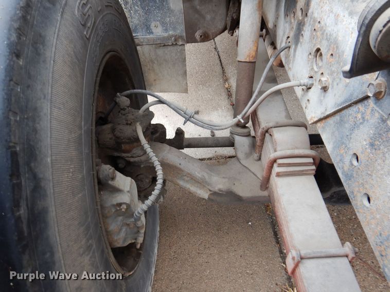 image for item KW9563 2000 International 4700  forestry bucket truck