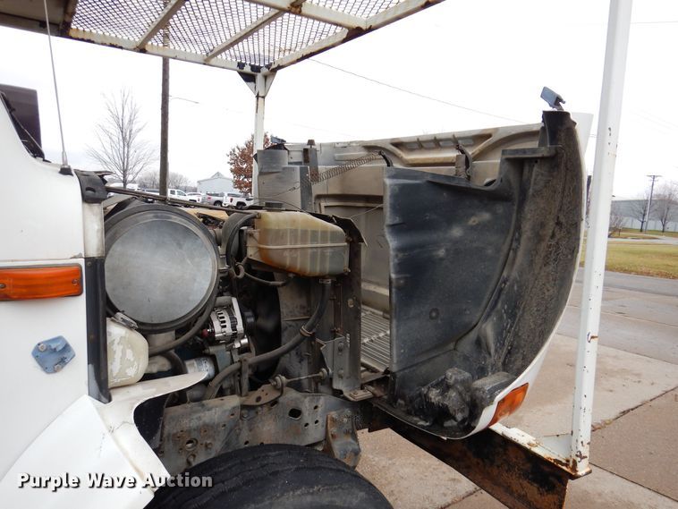 image for item KW9563 2000 International 4700  forestry bucket truck