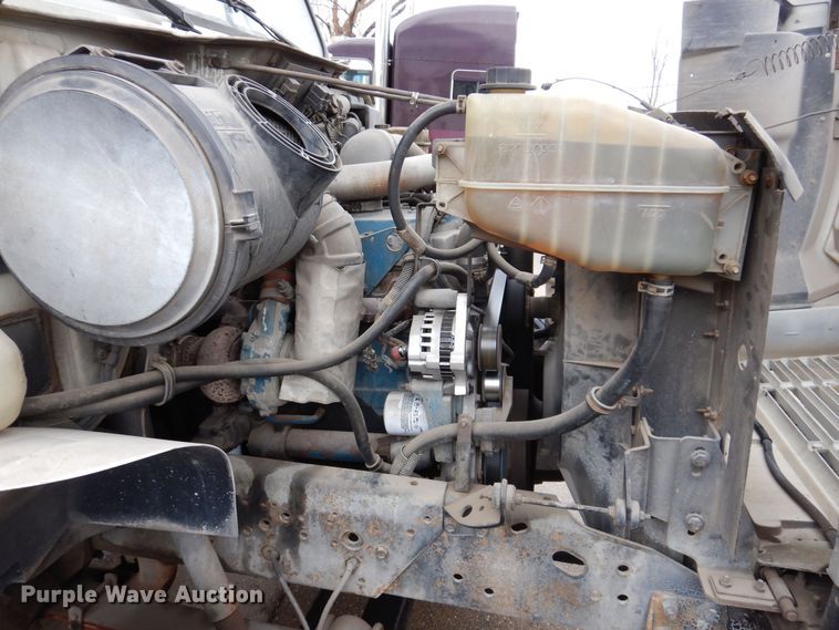 image for item KW9563 2000 International 4700  forestry bucket truck