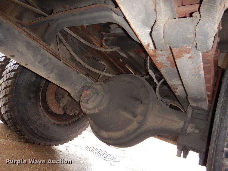 image for item KW9563 2000 International 4700  forestry bucket truck