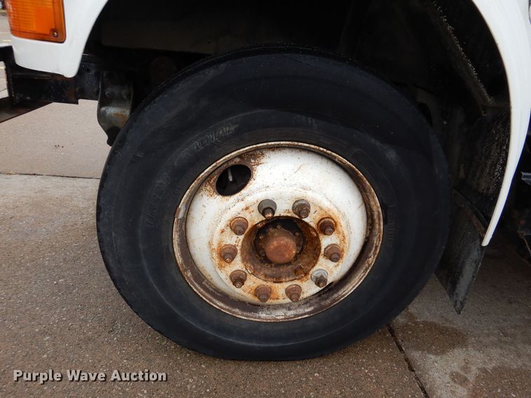 image for item KW9563 2000 International 4700  forestry bucket truck