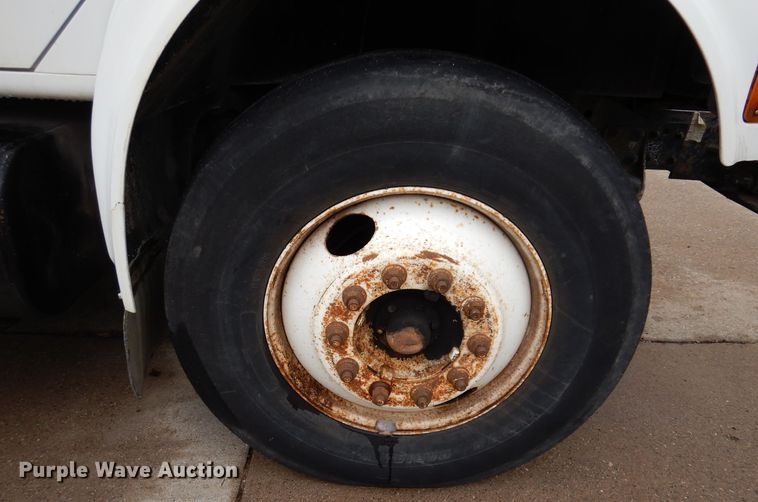 image for item KW9563 2000 International 4700  forestry bucket truck