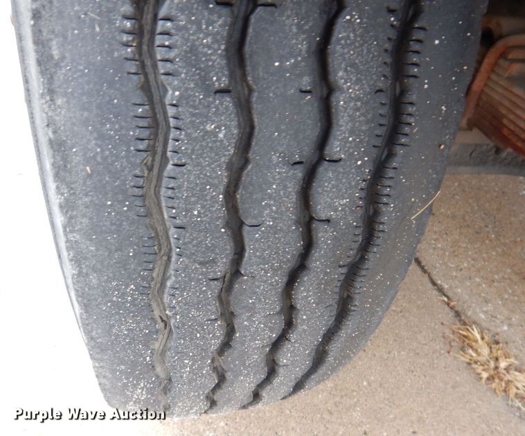 image for item KW9563 2000 International 4700  forestry bucket truck