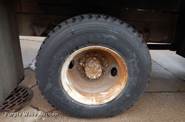 image for item KW9563 2000 International 4700  forestry bucket truck