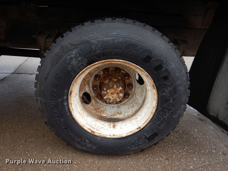 image for item KW9563 2000 International 4700  forestry bucket truck