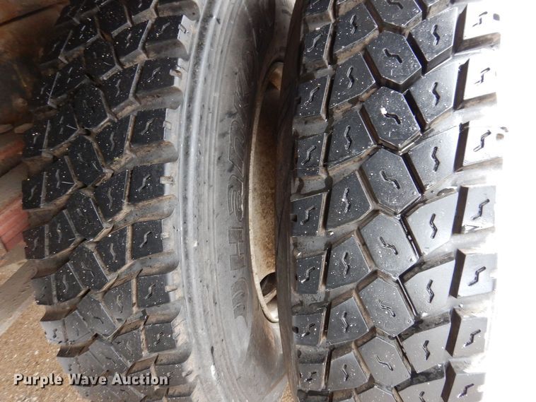 image for item KW9563 2000 International 4700  forestry bucket truck