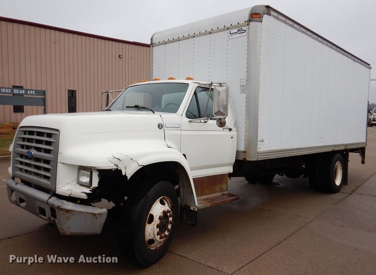 image for item KW9565 1996 Ford F700  box truck