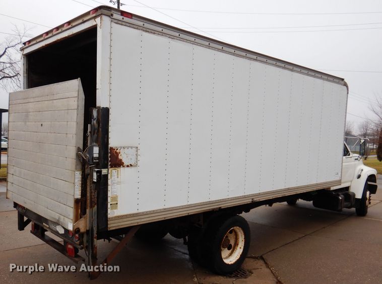 image for item KW9565 1996 Ford F700  box truck