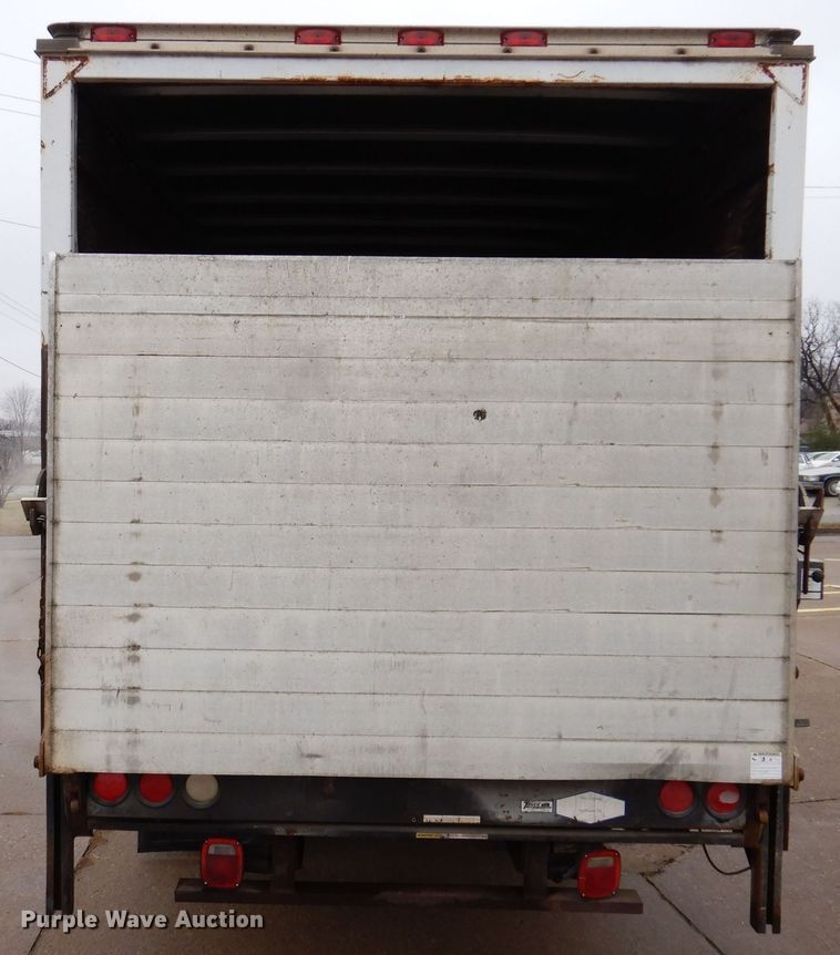 image for item KW9565 1996 Ford F700  box truck