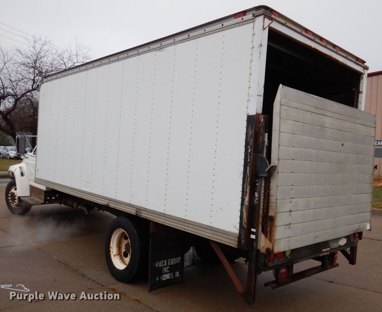 image for item KW9565 1996 Ford F700  box truck