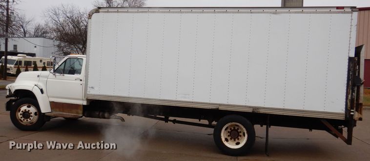 image for item KW9565 1996 Ford F700  box truck