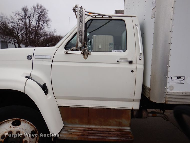 image for item KW9565 1996 Ford F700  box truck