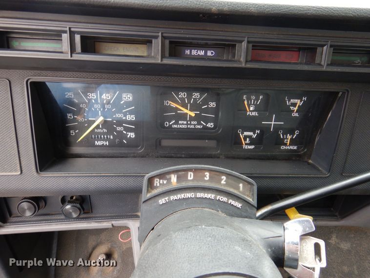 image for item KW9565 1996 Ford F700  box truck