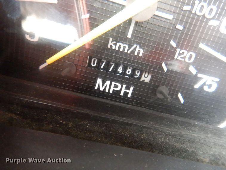 image for item KW9565 1996 Ford F700  box truck