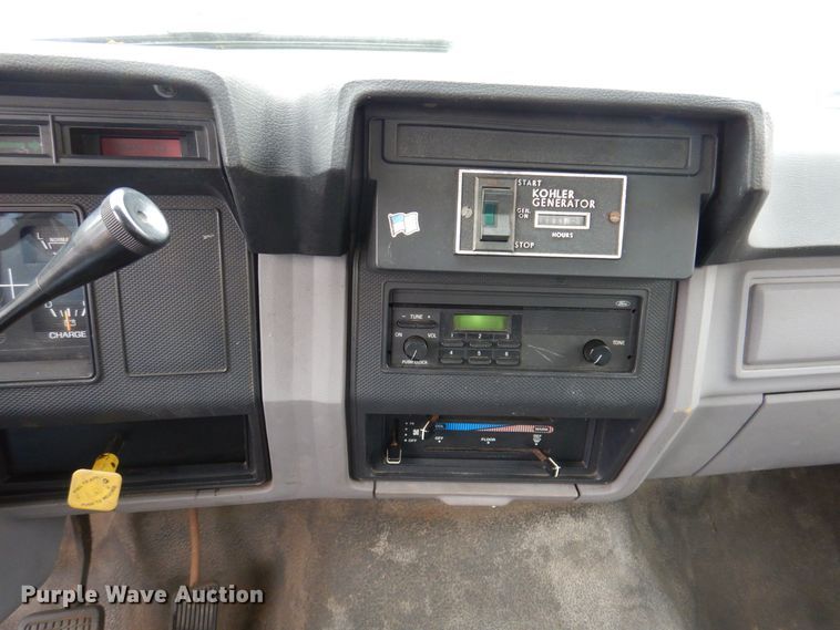 image for item KW9565 1996 Ford F700  box truck