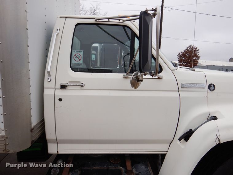 image for item KW9565 1996 Ford F700  box truck
