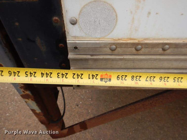 image for item KW9565 1996 Ford F700  box truck