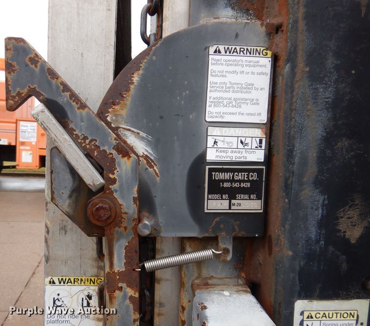 image for item KW9565 1996 Ford F700  box truck