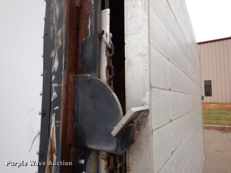 image for item KW9565 1996 Ford F700  box truck